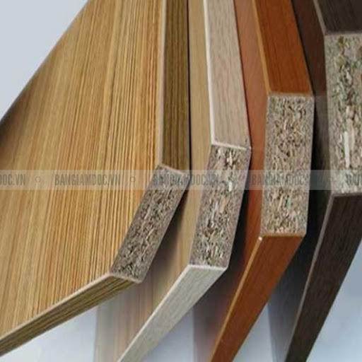 Bề mặt gỗ được tráng nhựa hoặc phủ Melamine phù hợp với nhiều yêu cầu của khách hàng